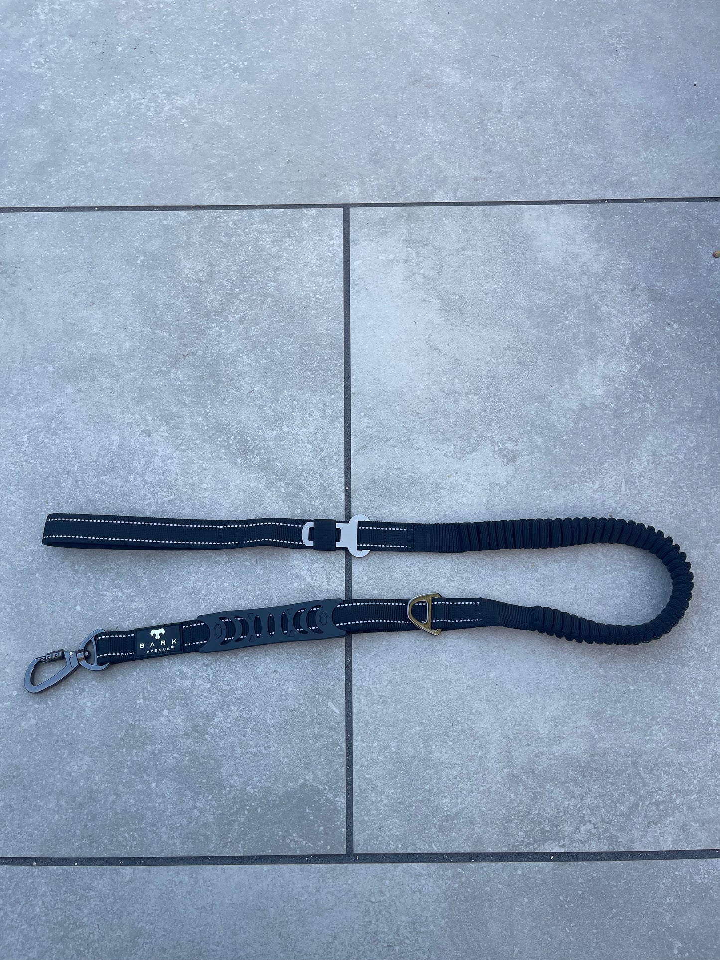 BARK AVENUE Black 1.1m Car Seatbelt Buckle Bungee Lead